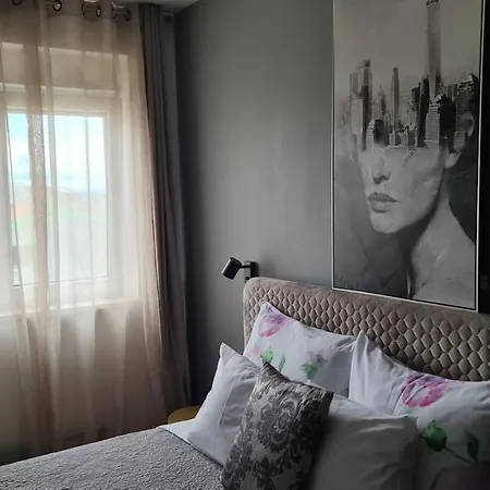 Lu Apartment *